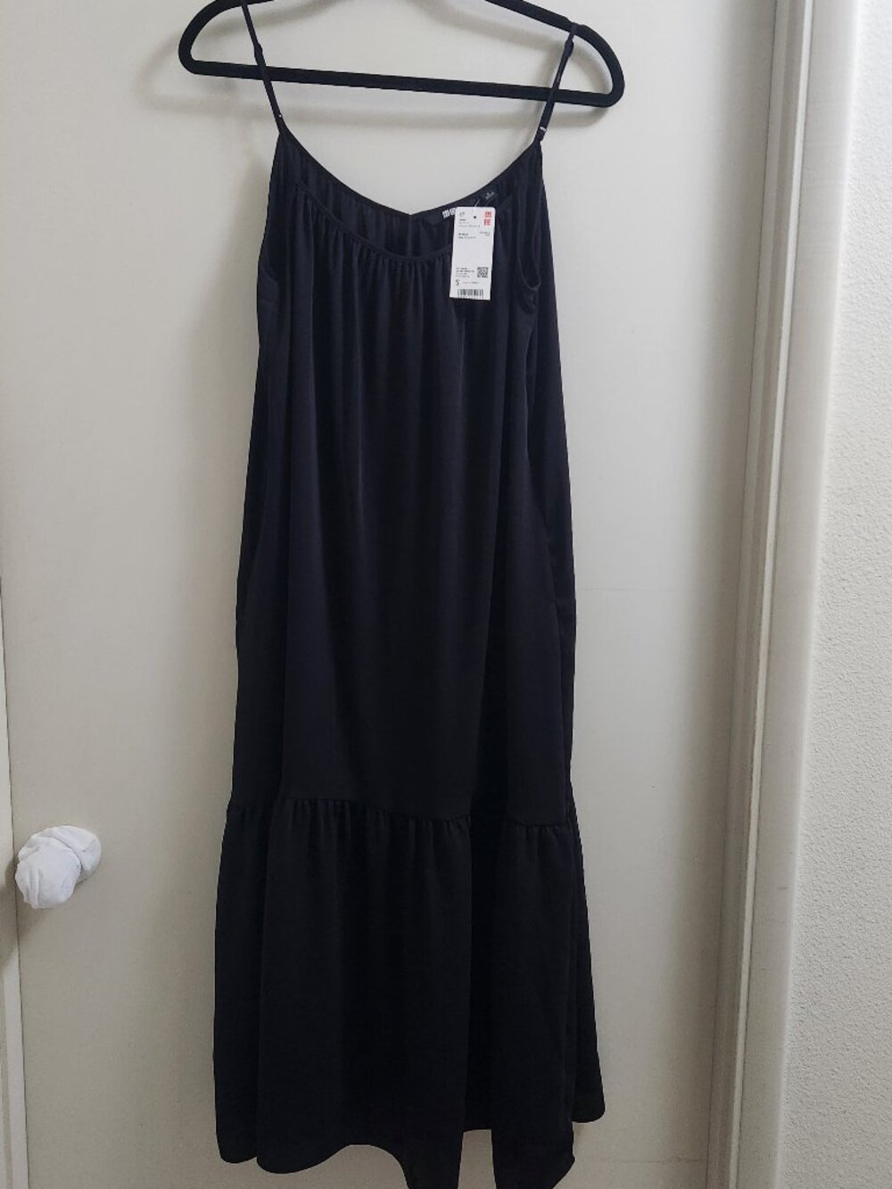 UNIQLO JAPAN Tiered Camisole Dress - Picture 3 of 13